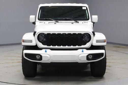 Bright White Clearcoat 2024 Jeep Wrangler HIGH ALTITUDE