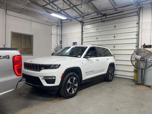 2024 Jeep Grand Cherokee BASE