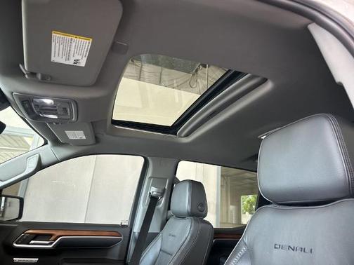 White Frost Tri-Coat 2022 GMC Sierra 1500 DENALI