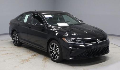 Deep Black Pearl Effect 2025 Volkswagen Jetta 1.5T SPORT