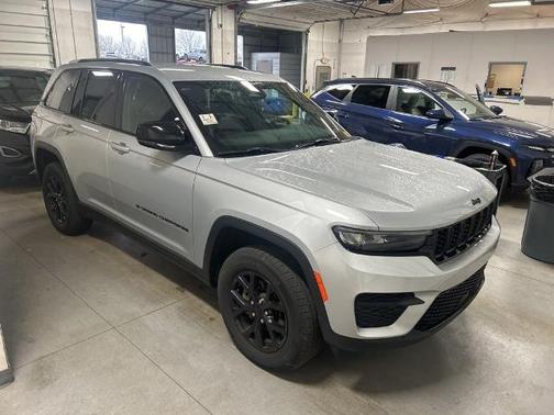 2024 Jeep Grand Cherokee LAREDO