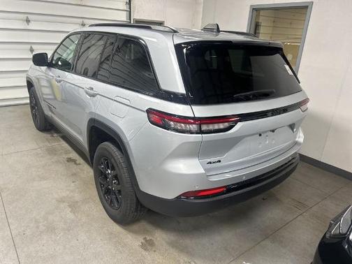 2024 Jeep Grand Cherokee LAREDO