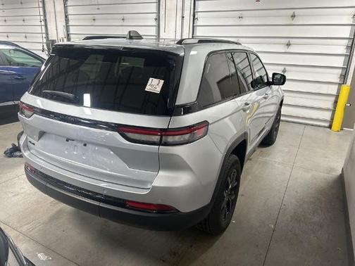 2024 Jeep Grand Cherokee LAREDO