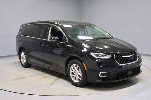 Diamond Black 2024 Chrysler Pacifica TOURING L