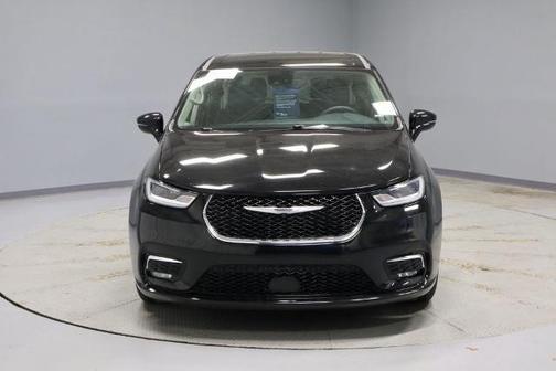 Diamond Black 2024 Chrysler Pacifica TOURING L