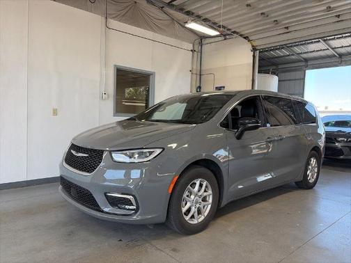 Ceramic Gray Clearcoat 2025 Chrysler Pacifica SELECT