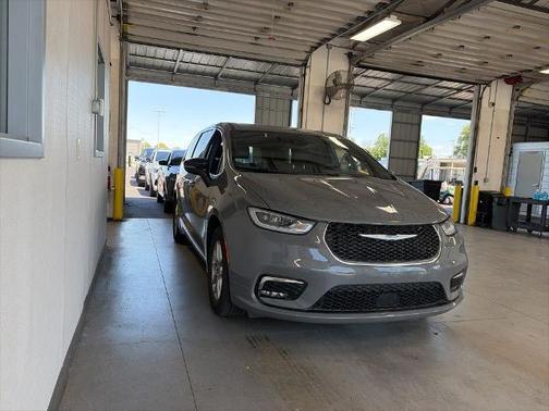 Ceramic Gray Clearcoat 2025 Chrysler Pacifica SELECT