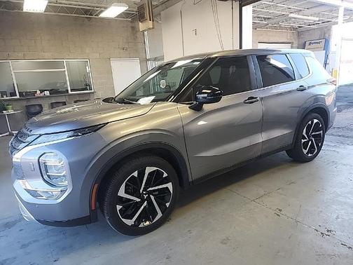 2022 Mitsubishi Outlander SE