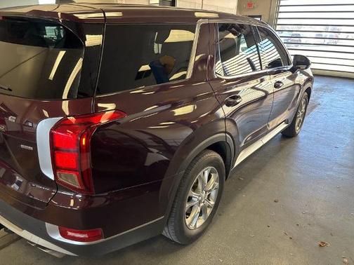 Burgundy 2022 Hyundai PALISADE SE