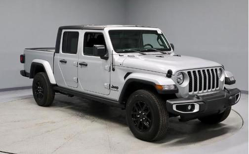 2023 Jeep Gladiator SPORT