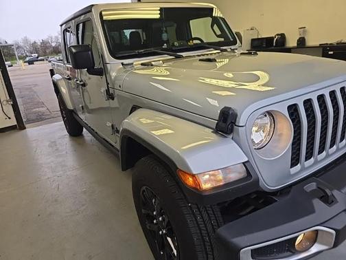 2023 Jeep Gladiator SPORT