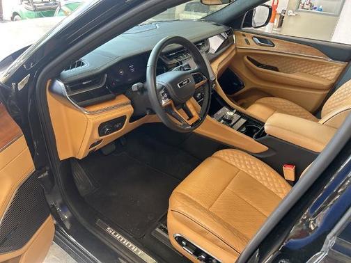 Diamond Black 2025 Jeep Grand Cherokee SUMMIT