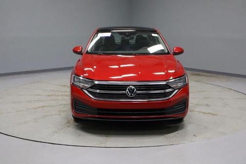 Kings Red 2023 Volkswagen Jetta 1.5T SE