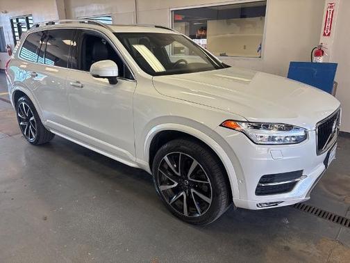 2018 Volvo XC90 T6 MOMENTUM