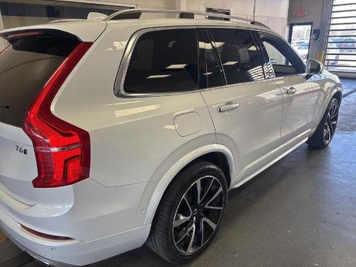 2018 Volvo XC90 T6 MOMENTUM