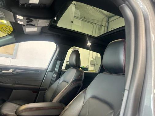 CARBONIZED GRAY METALLIC 2025 Ford Escape ST-LINE ELITE