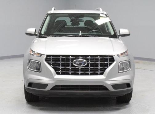 Shimmering Silver 2023 Hyundai VENUE SEL
