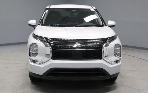2023 Mitsubishi Outlander ES