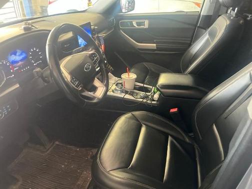 ICONIC SILVER METALLIC 2021 Ford Explorer XLT