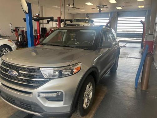 ICONIC SILVER METALLIC 2021 Ford Explorer XLT