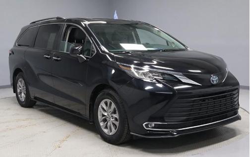 2022 Toyota Sienna XLE 7 PASSENGER