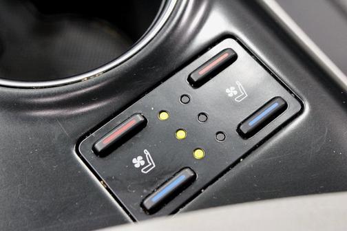 2020 Toyota Camry Hybrid XLE