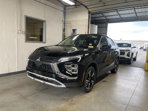 Labrador Black Pearl 2025 Mitsubishi Eclipse Cross SE
