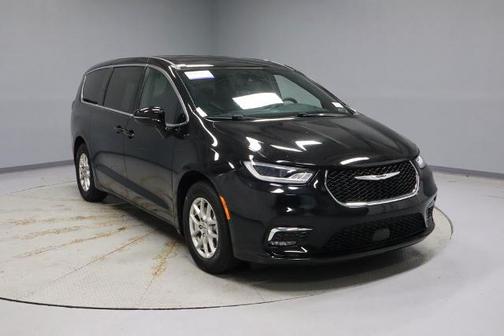 Diamond Black 2025 Chrysler Pacifica SELECT