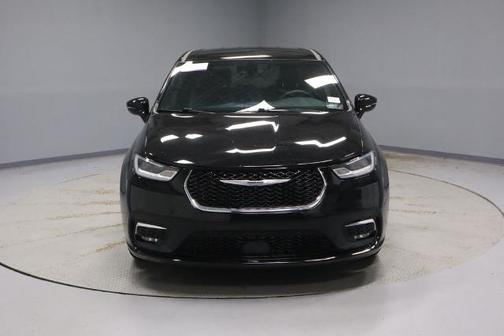Diamond Black 2025 Chrysler Pacifica SELECT
