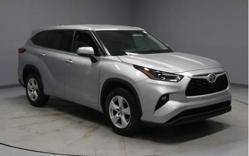 Celestial Silver Metallic 2021 Toyota Highlander LE