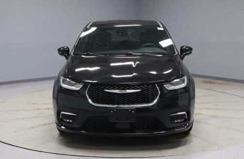Diamond Black 2025 Chrysler Pacifica SELECT