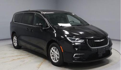 Diamond Black 2025 Chrysler Pacifica SELECT