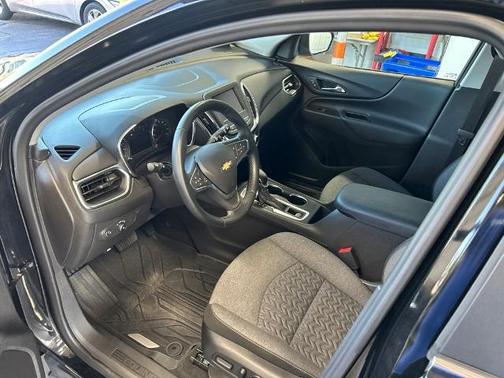 Mosaic Black Metallic 2024 Chevrolet Equinox LT