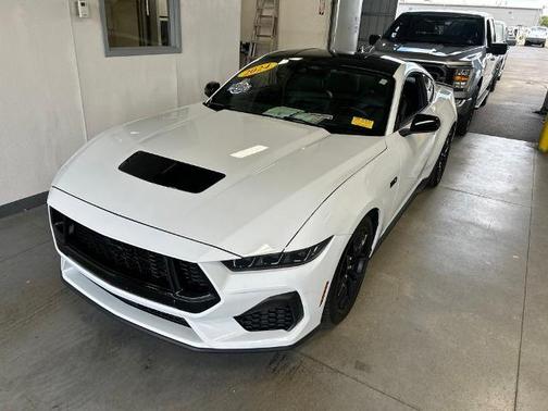 OXFORD WHITE 2024 Ford Mustang GT PREMIUM