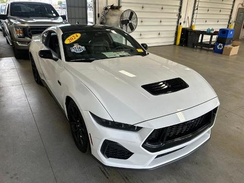 OXFORD WHITE 2024 Ford Mustang GT PREMIUM