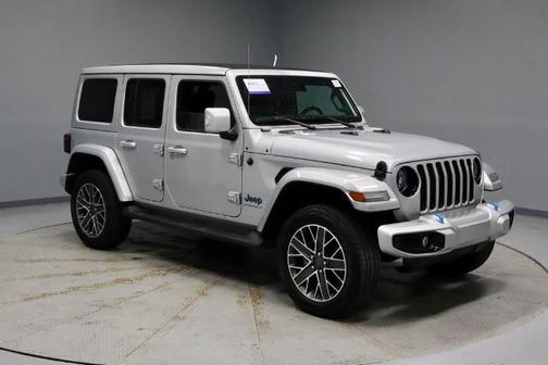 Silver Zynith Clearcoat 2023 Jeep Wrangler SAHARA