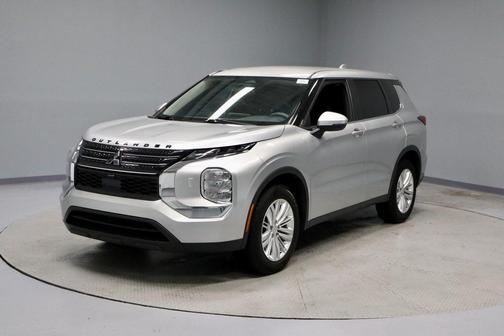 2022 Mitsubishi Outlander ES