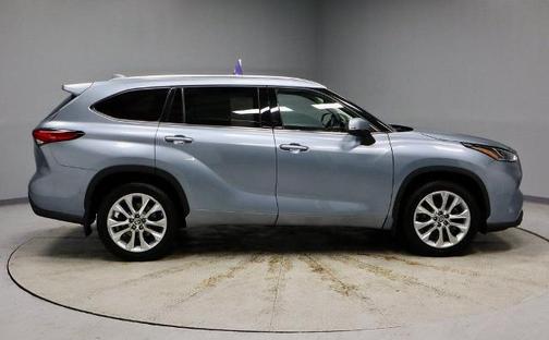 2022 Toyota Highlander LIMITED