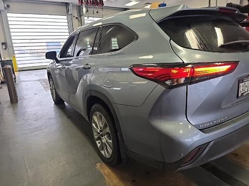2022 Toyota Highlander LIMITED