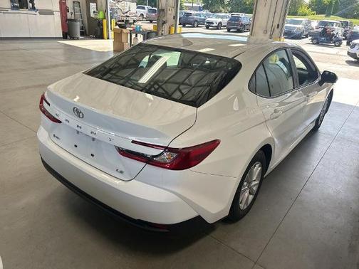 Ice 2025 Toyota Camry LE