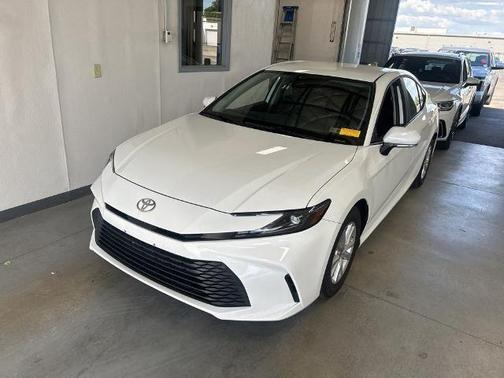 Ice 2025 Toyota Camry LE
