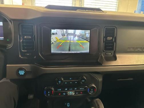 ERUPTION GREEN METALLIC 2022 Ford Bronco BIG BEND