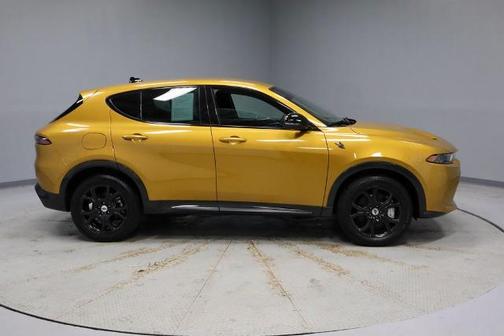 Gold 2024 Dodge Hornet R/T