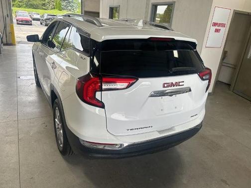 Summit White 2024 GMC Terrain SLT