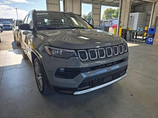 Sting Gray Clearcoat 2023 Jeep Compass LIMITED