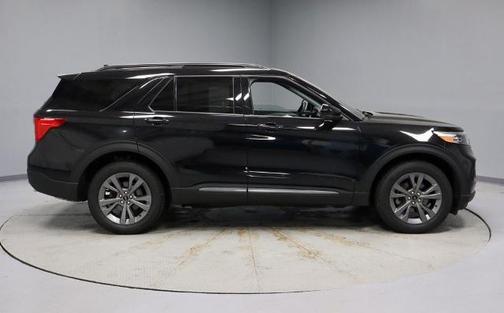 AGATE BLACK METALLIC 2023 Ford Explorer XLT
