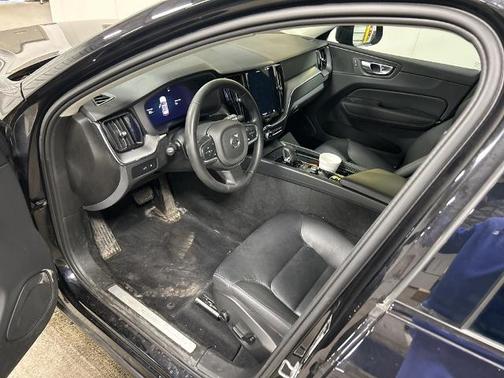 2024 Volvo XC60 Recharge Plug-In Hybrid T8 CORE DARK THEME