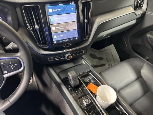 2024 Volvo XC60 Recharge Plug-In Hybrid T8 CORE DARK THEME