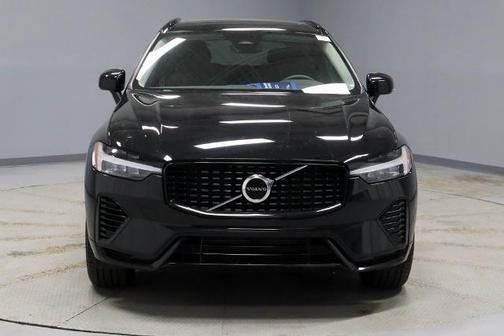 2024 Volvo XC60 T8 CORE DARK THEME