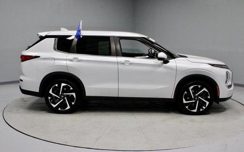 2022 Mitsubishi Outlander ES